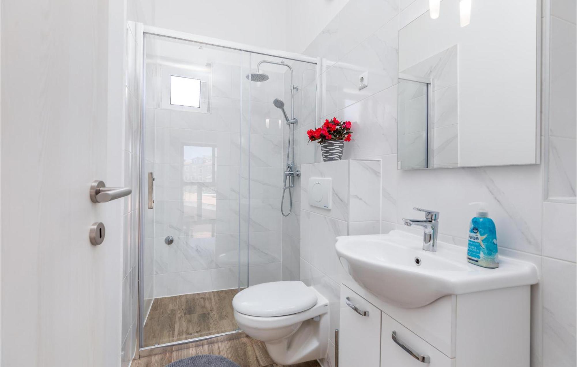Awesome Home In Fazana With Kitchen Exteriör bild