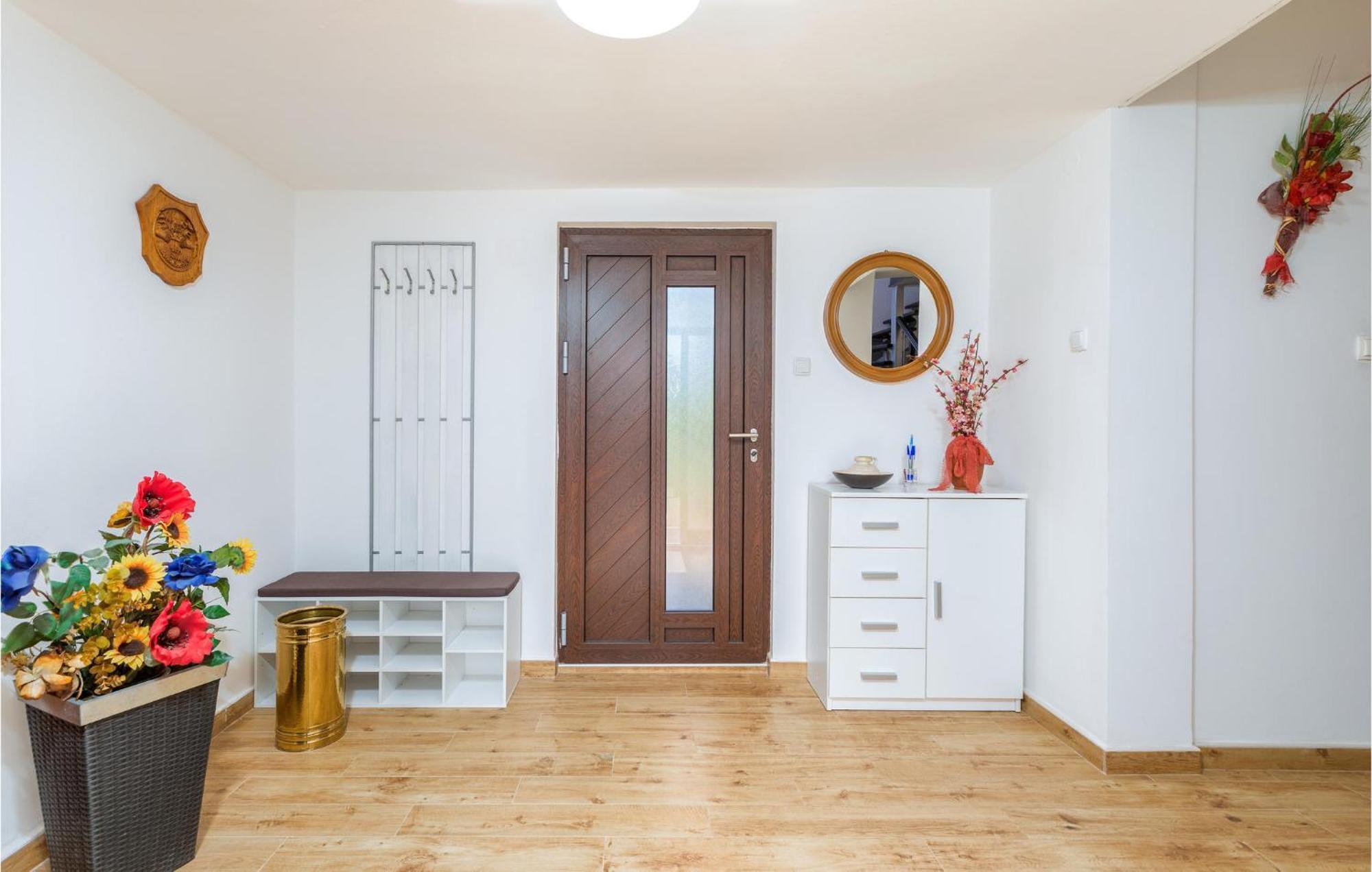 Awesome Home In Fazana With Kitchen Exteriör bild