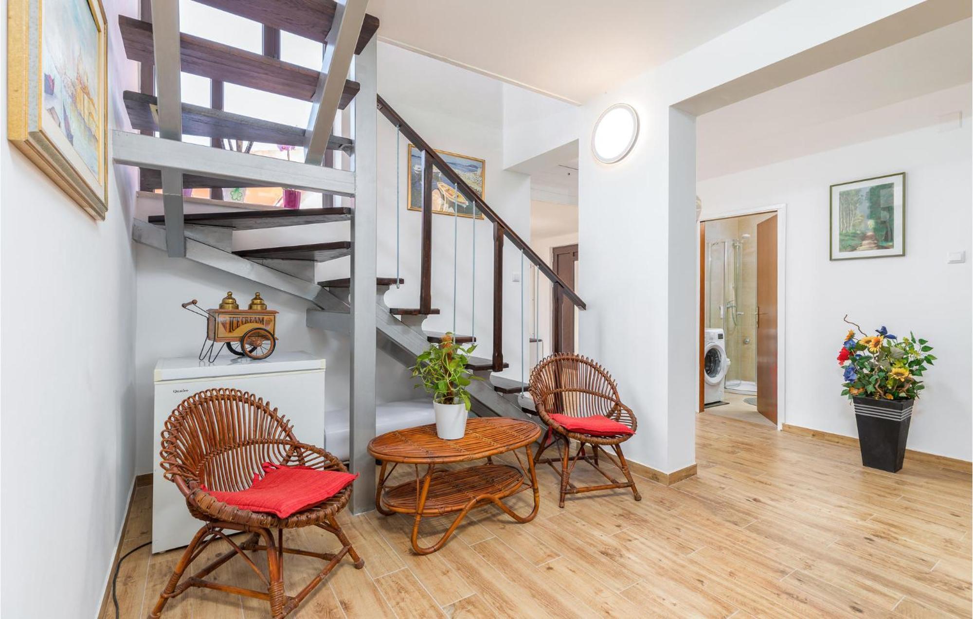 Awesome Home In Fazana With Kitchen Exteriör bild