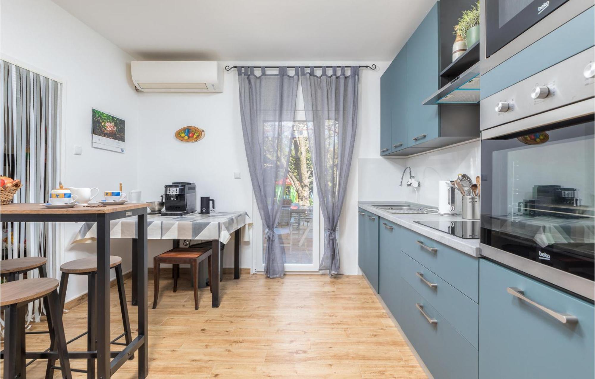 Awesome Home In Fazana With Kitchen Exteriör bild