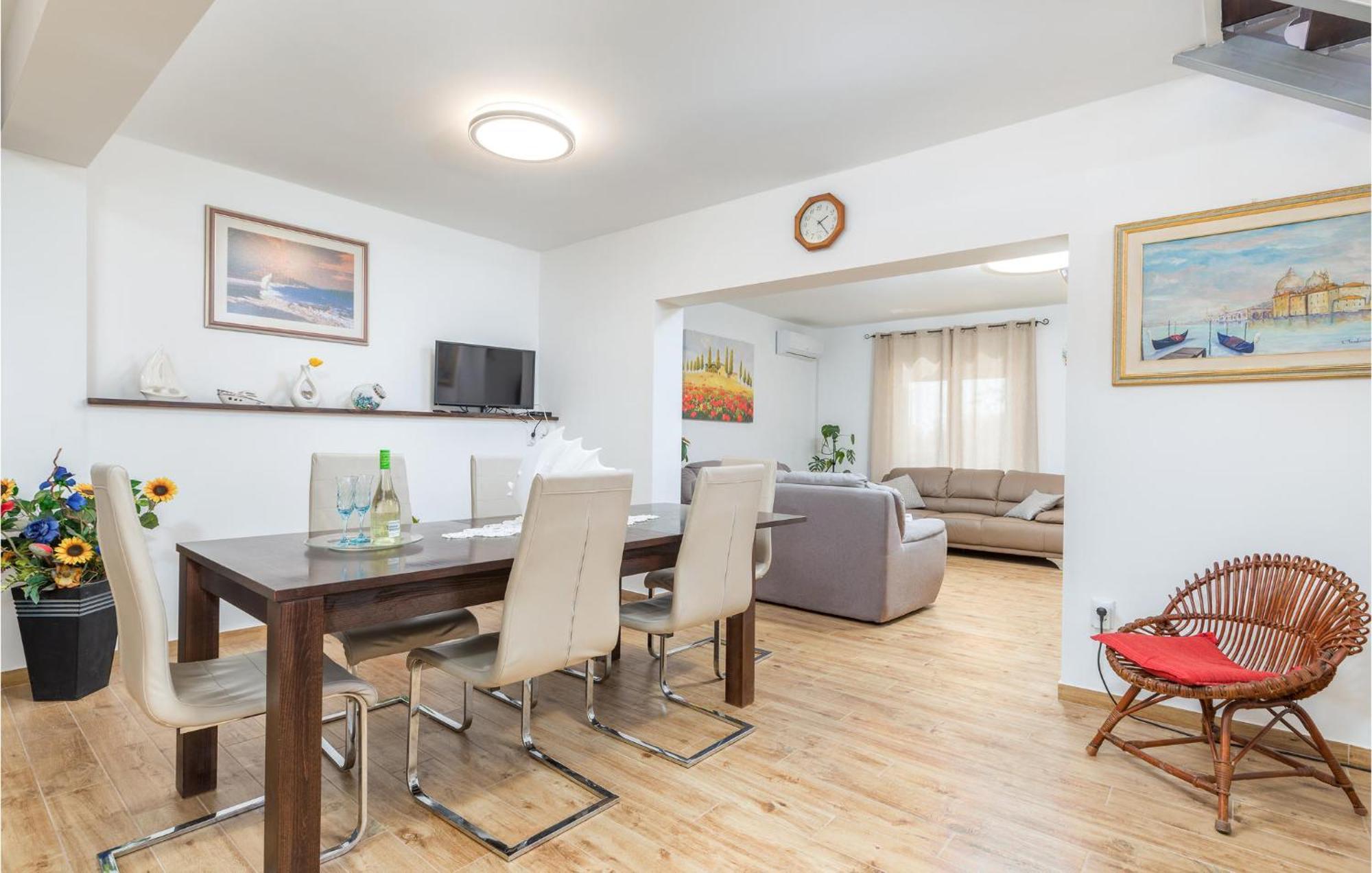 Awesome Home In Fazana With Kitchen Exteriör bild
