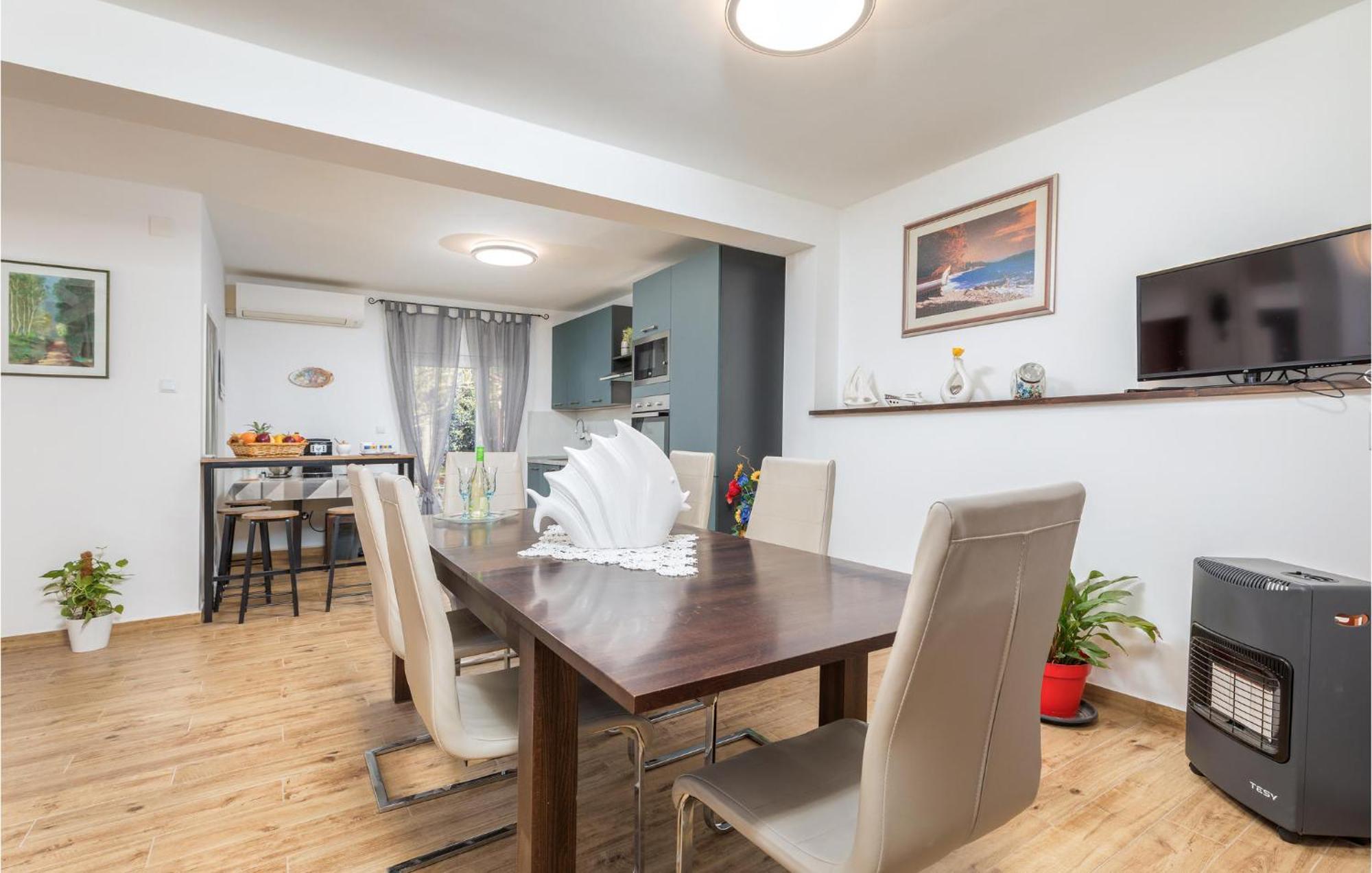 Awesome Home In Fazana With Kitchen Exteriör bild