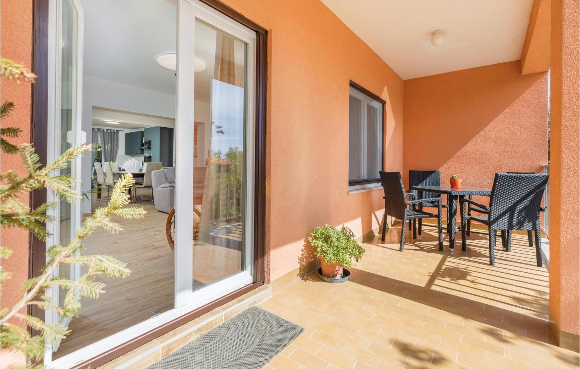 Awesome Home In Fazana With Kitchen Exteriör bild