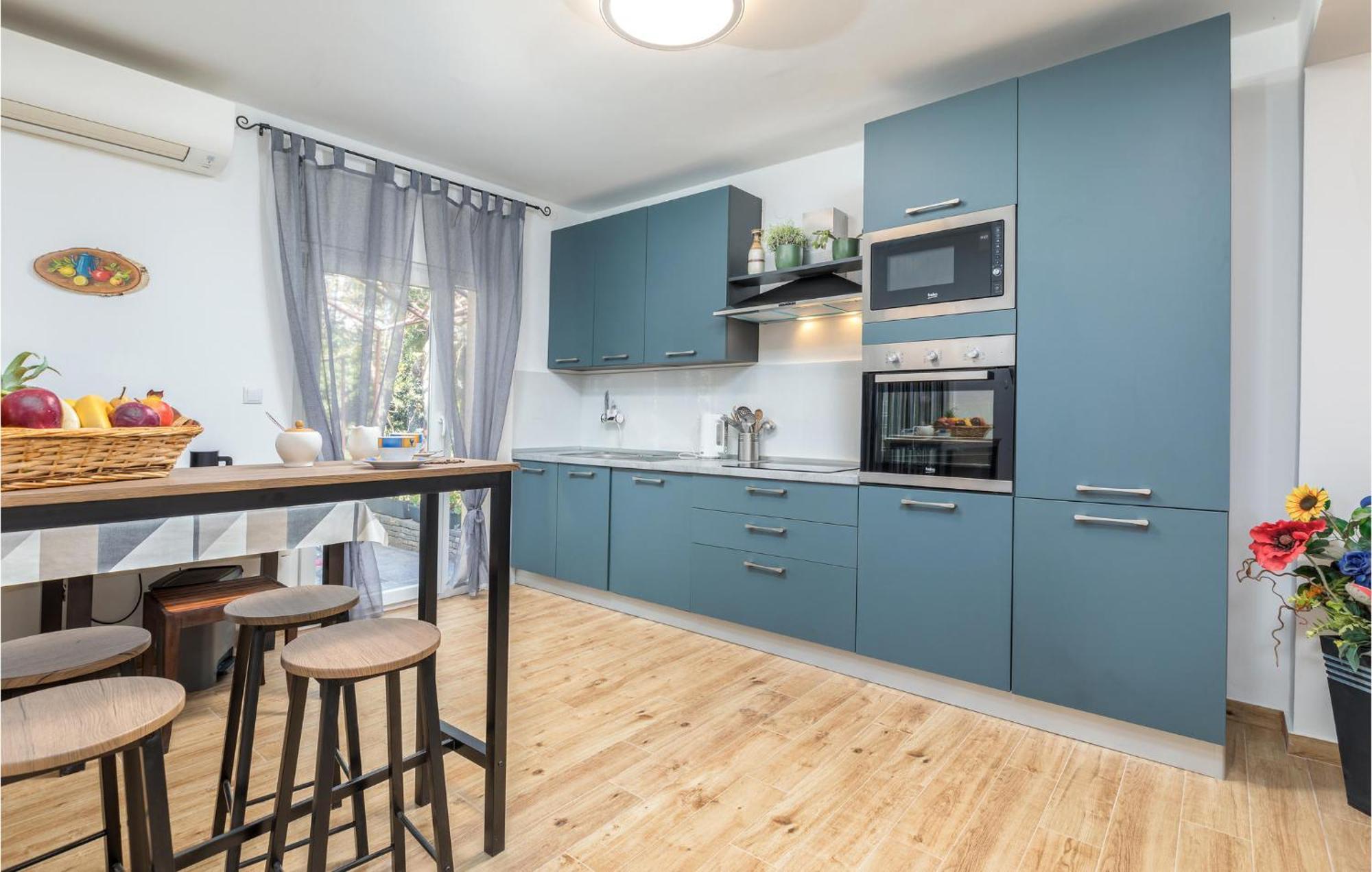 Awesome Home In Fazana With Kitchen Exteriör bild
